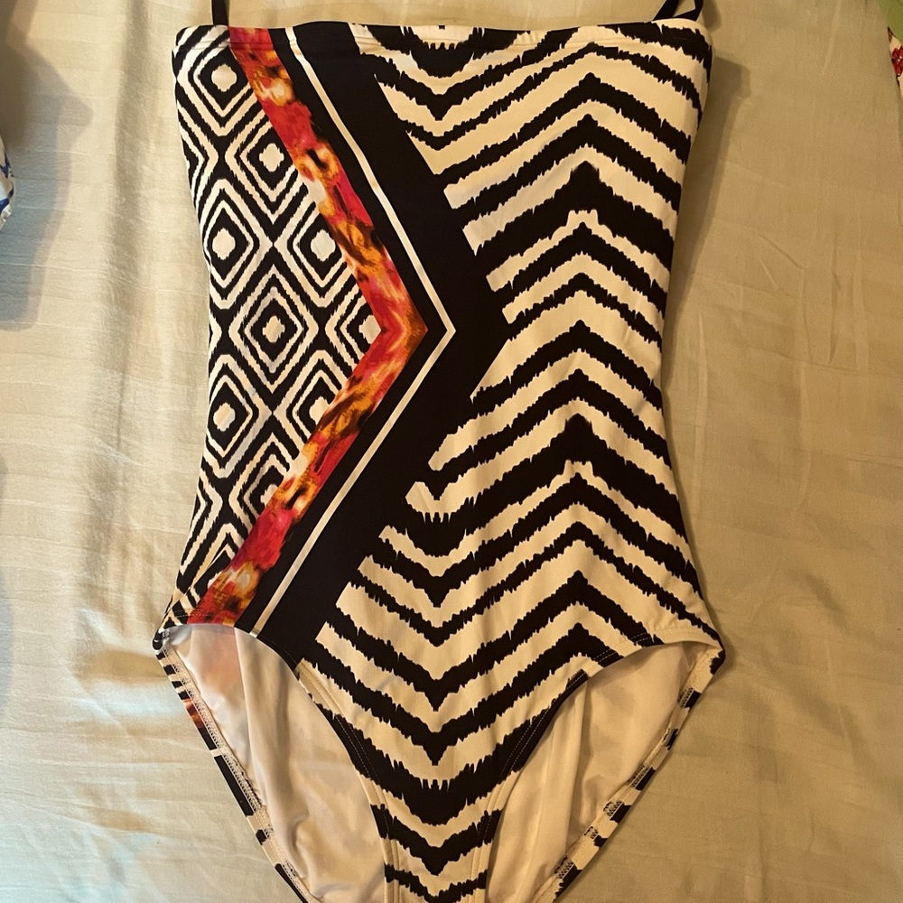 Beautiful bathing suit!